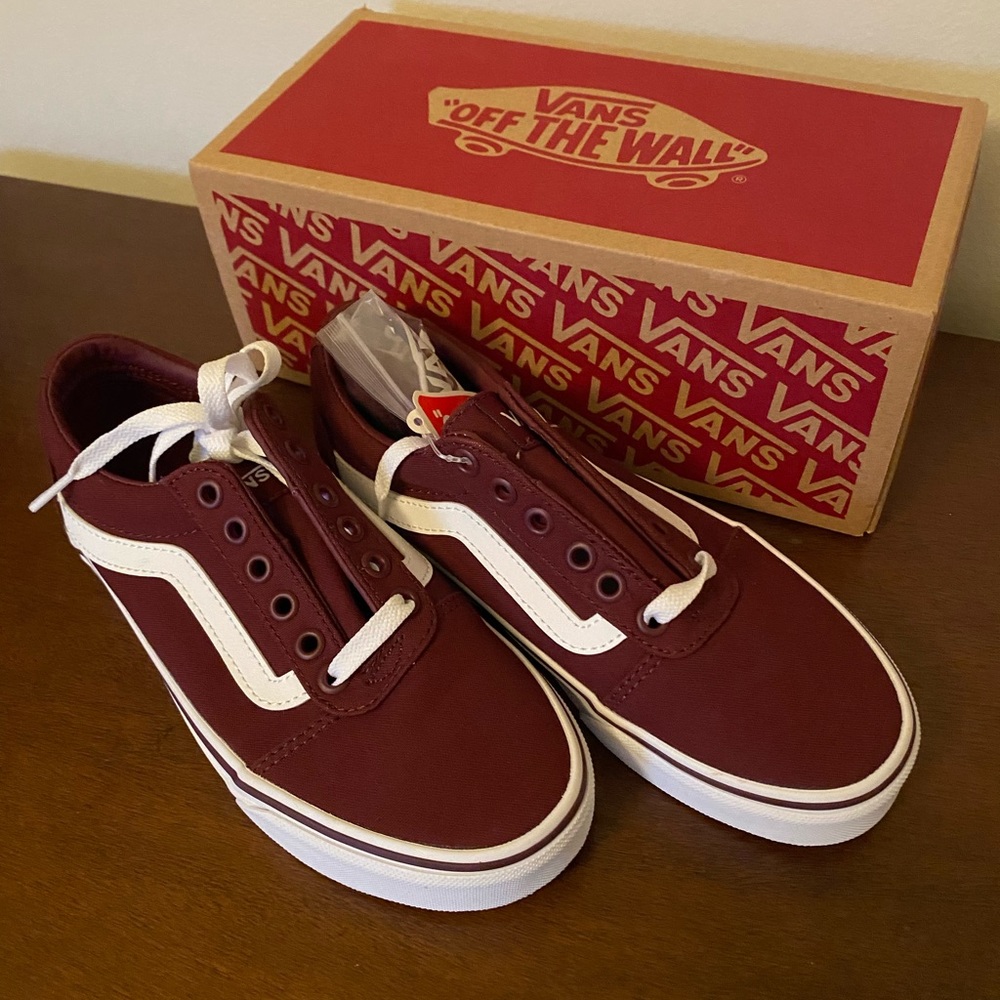 Vans Women’s Ward Low-Top Sneaker - US Size 5.5 burgundy